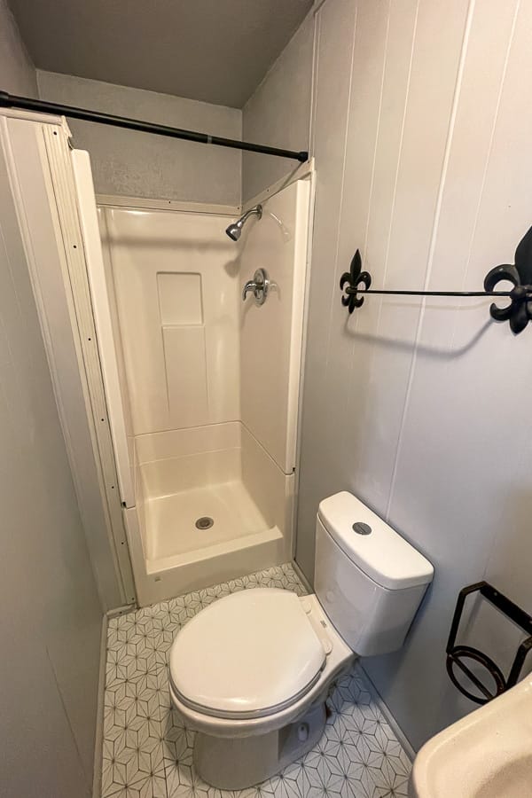 ARTProperty-studio6-flathead-01